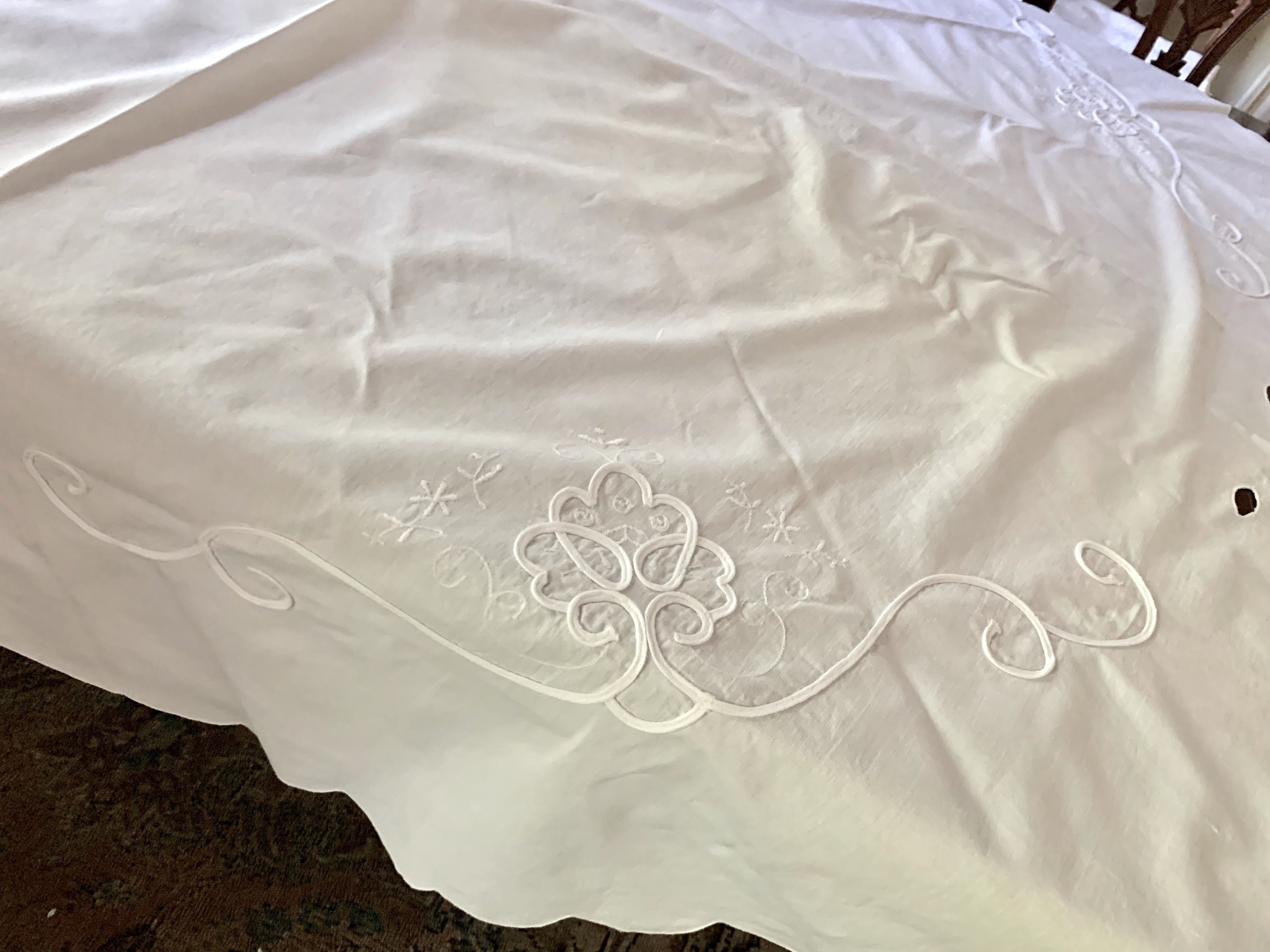 White Round Tablecloth, Scalloped Round White Cotton Tablecloth with