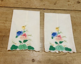 Pair Tea Towels, Matching Applique' Tea Towels, Vintage Floral Guest Hand Towels, Finger Tip Towels, Hostess Gift, Housewarming Linen Gift