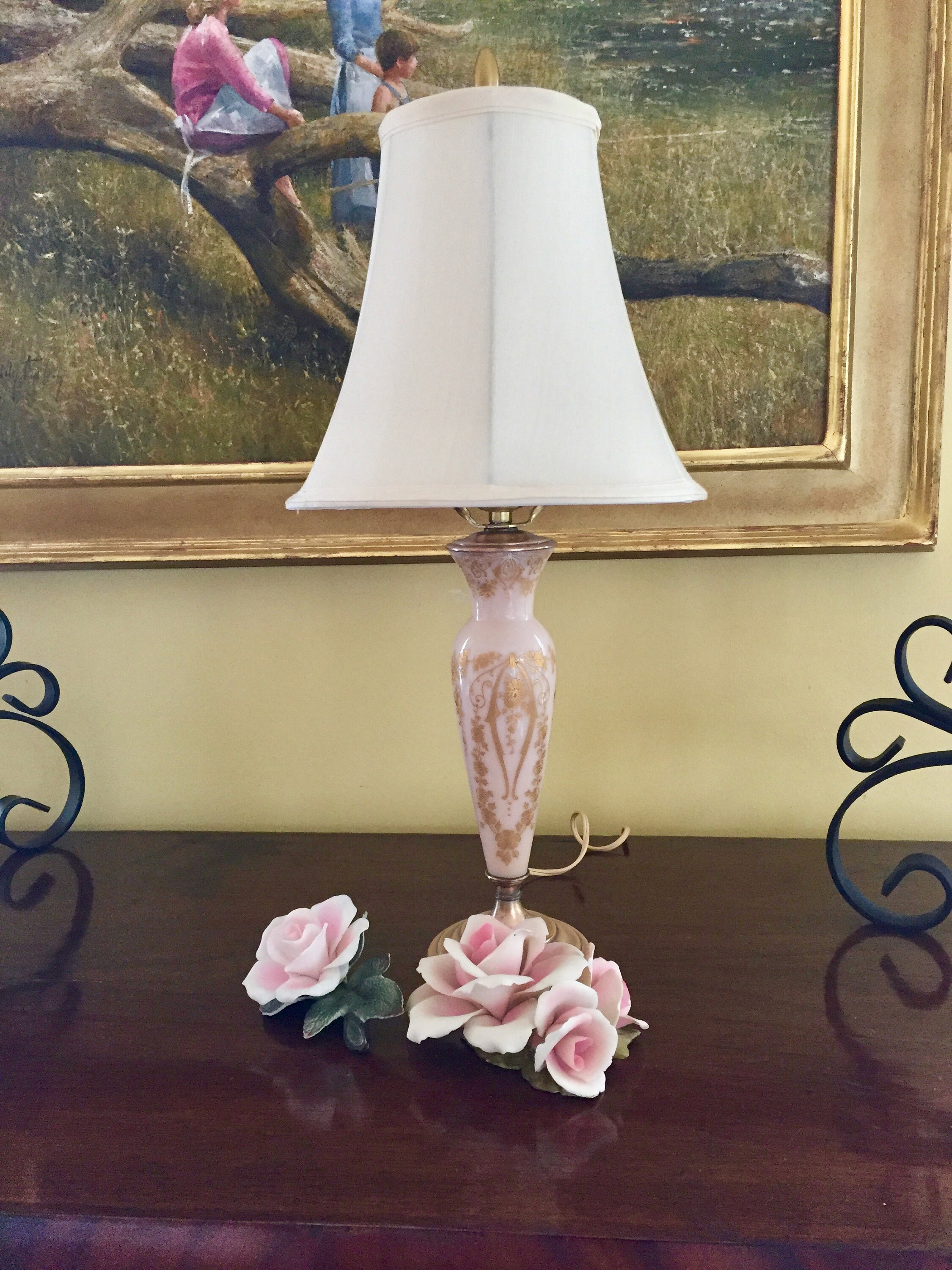 Rose Flower Table Lamp: Graceful Illumination for Any Room!