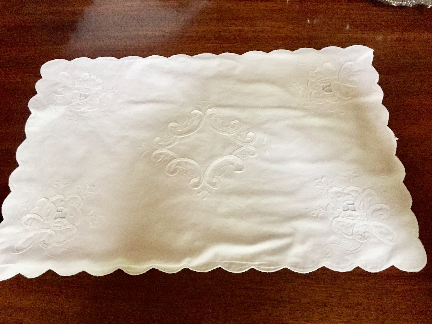White Scalloped Placemats, Set of 8 Vintage White Applique Placemats