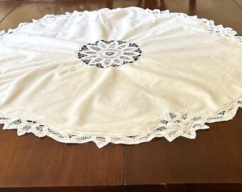 Round Battenburg Tablecloth, Circular Battenburg 30 Inch Table Topper, Scalloped White Centerpiece Table Linen, Cottage Farmhouse