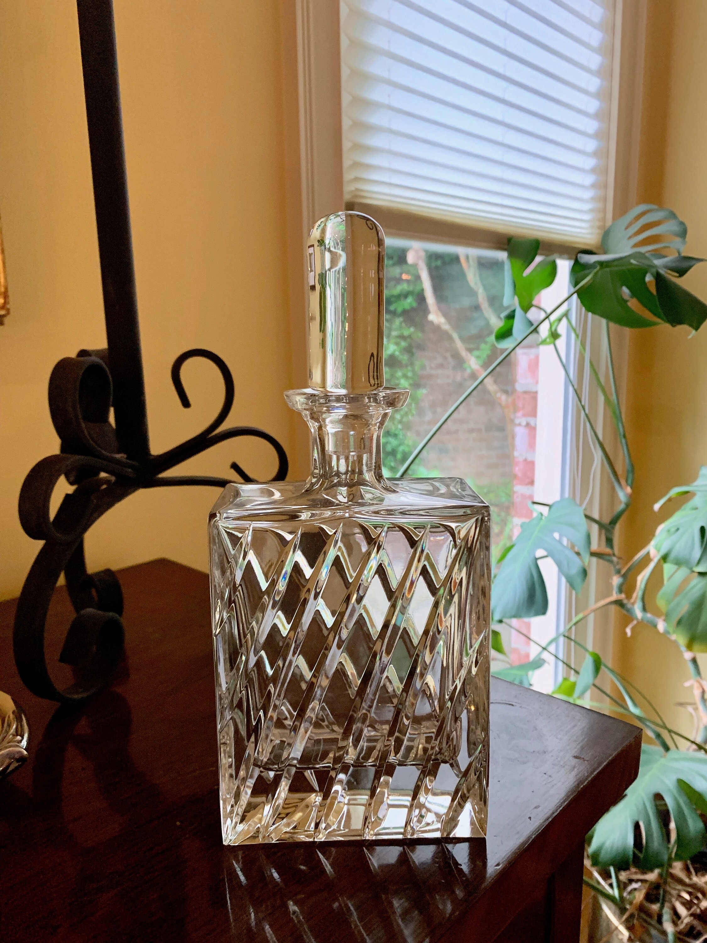 Crystal Decanter, Heavy Lead Crystal Whiskey Decanter with Stopper