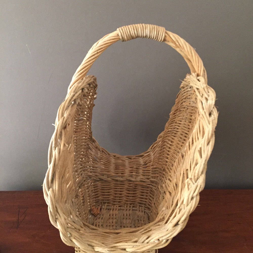 Vintage Wicker Fan Shaped Basket, Flower Basket, Easter Basket, Storage