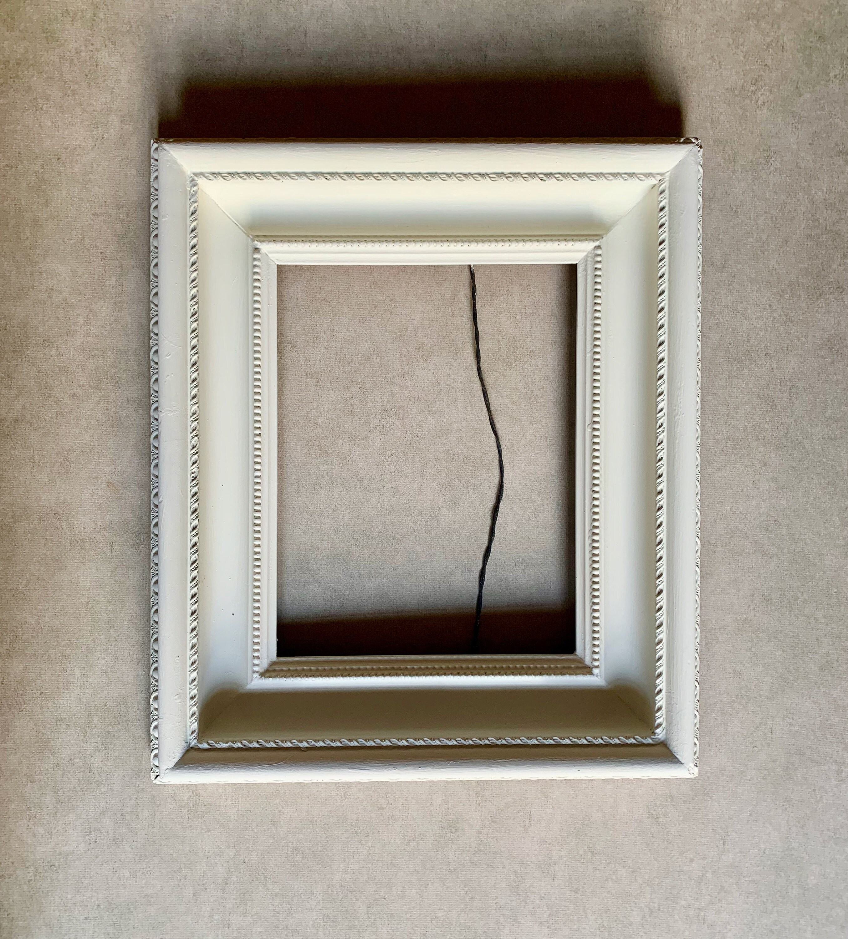 Reserve Lori, Vintage Wood Gesso Frame Painted, Shabby Cottage Vintage Frame, 10.25 x 13.5 Image