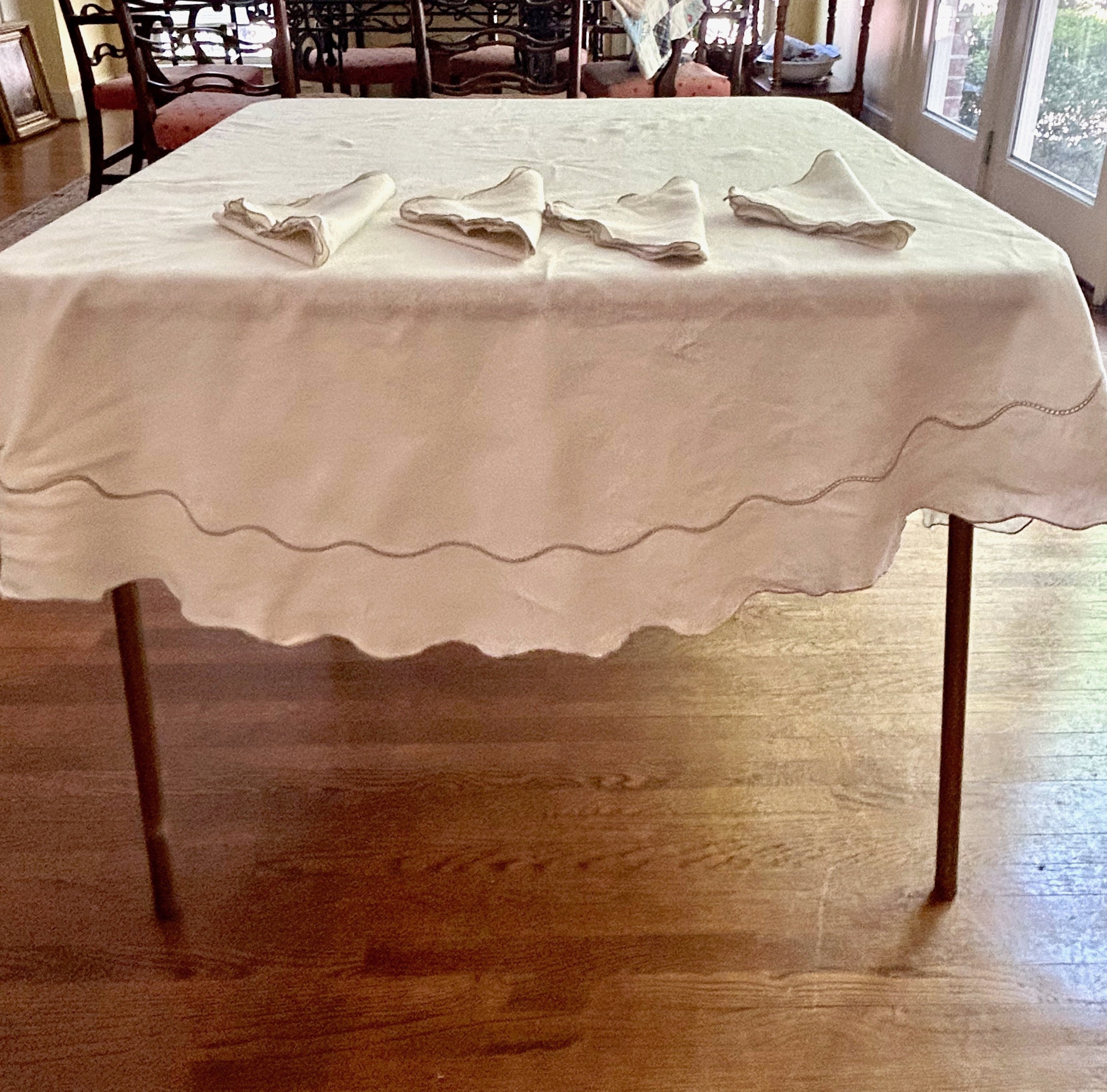 Cream best sale colored tablecloth