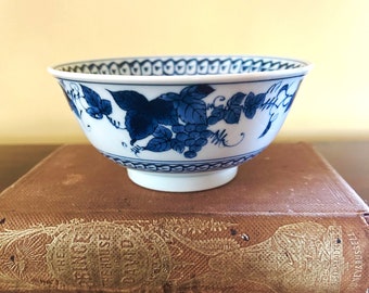 Chinoiserie Small Bowl, Vintage Asian Rice Bowl, Japanese Porcelain Footed Decorative Bowl Grape Leaves Pattern, Asian Chinoiserie Decor