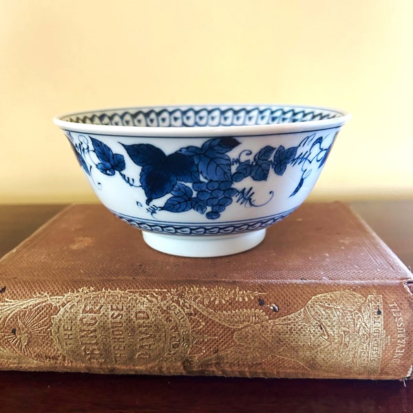 Chinoiserie Small Bowl, Vintage Asian Rice Bowl, Japanese Porcelain Footed Decorative Bowl Grape Leaves Pattern, Asian Chinoiserie Decor