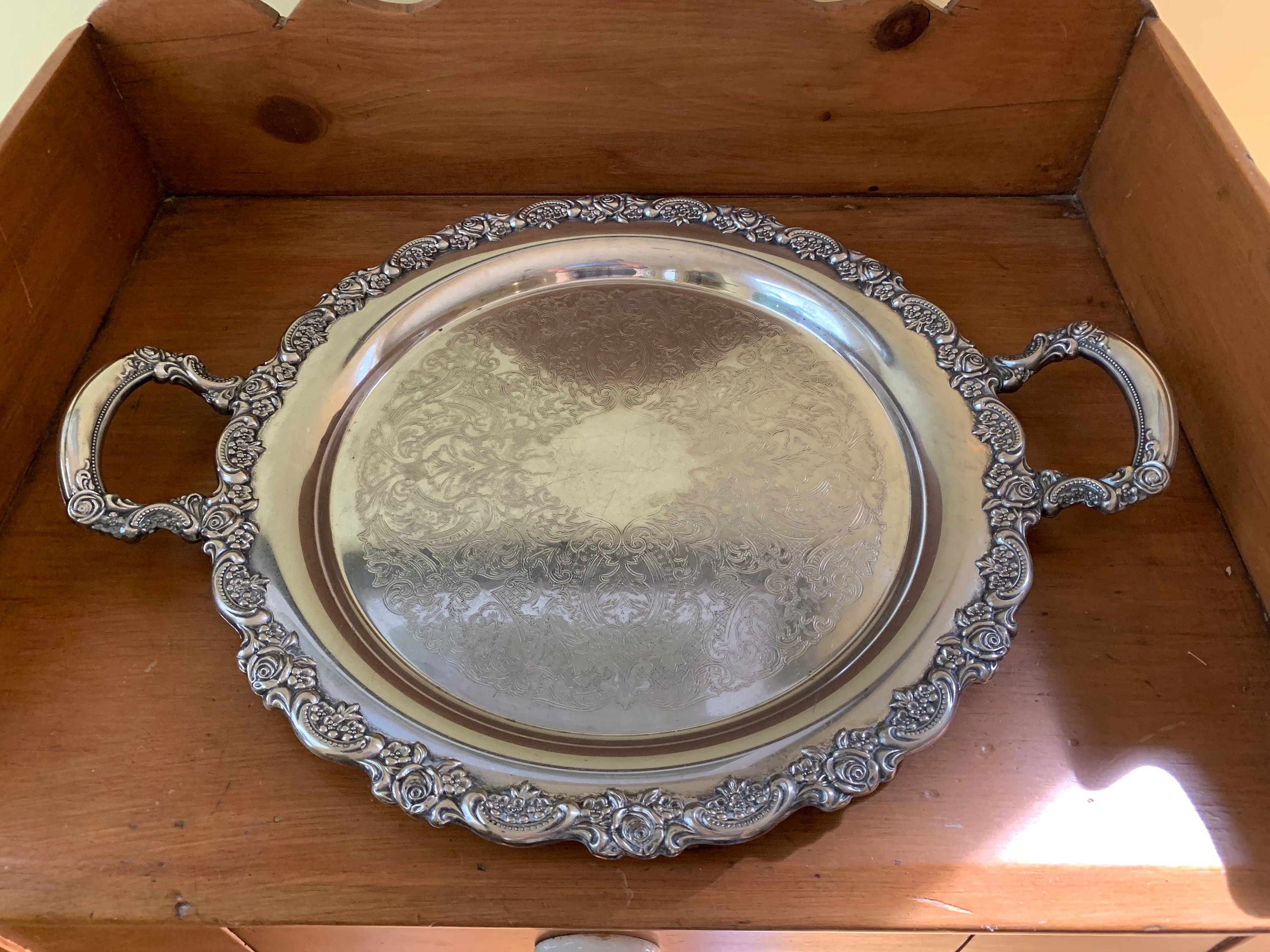 Round Silver Serving Tray, 15 Inch Silver Plate Barware Tray with