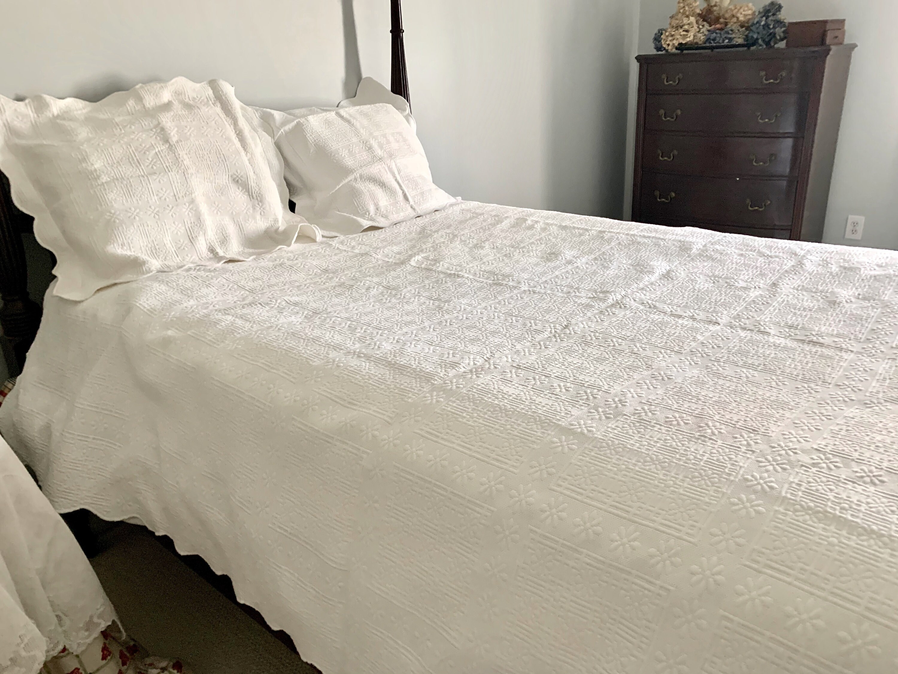 White Matelasse Coverlet Set, Vintage Cotton 3 Piece Matelasse Full
