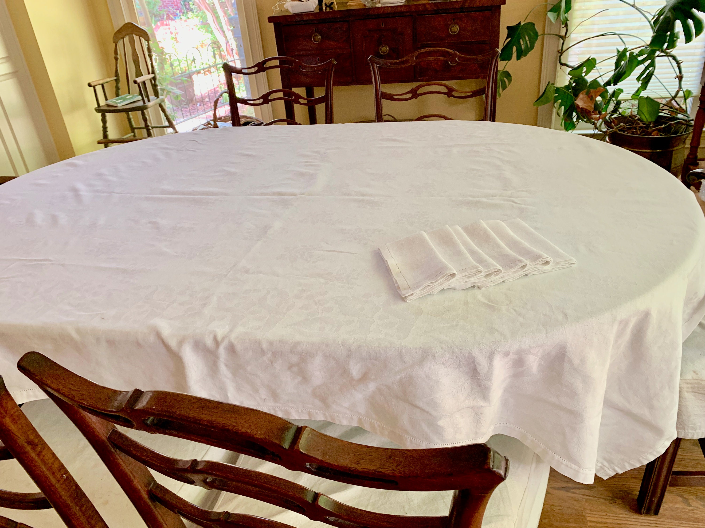 Damask Tablecloth and Napkins Set, Set of 6 Damask Napkins 58 x 80 Inch