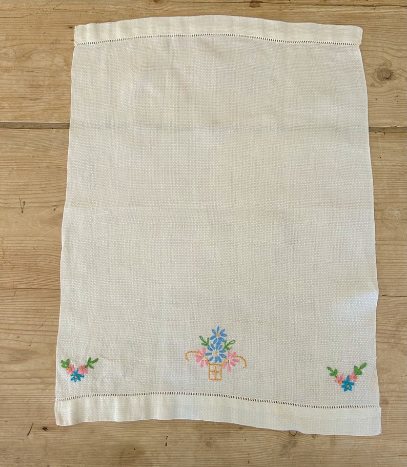 Vintage Tea Towel, Embroidered Hemstitched Tea Towel, Cotton Kitchen Hand Towel, Cottage Farmhouse, Housewarming Gift image 2