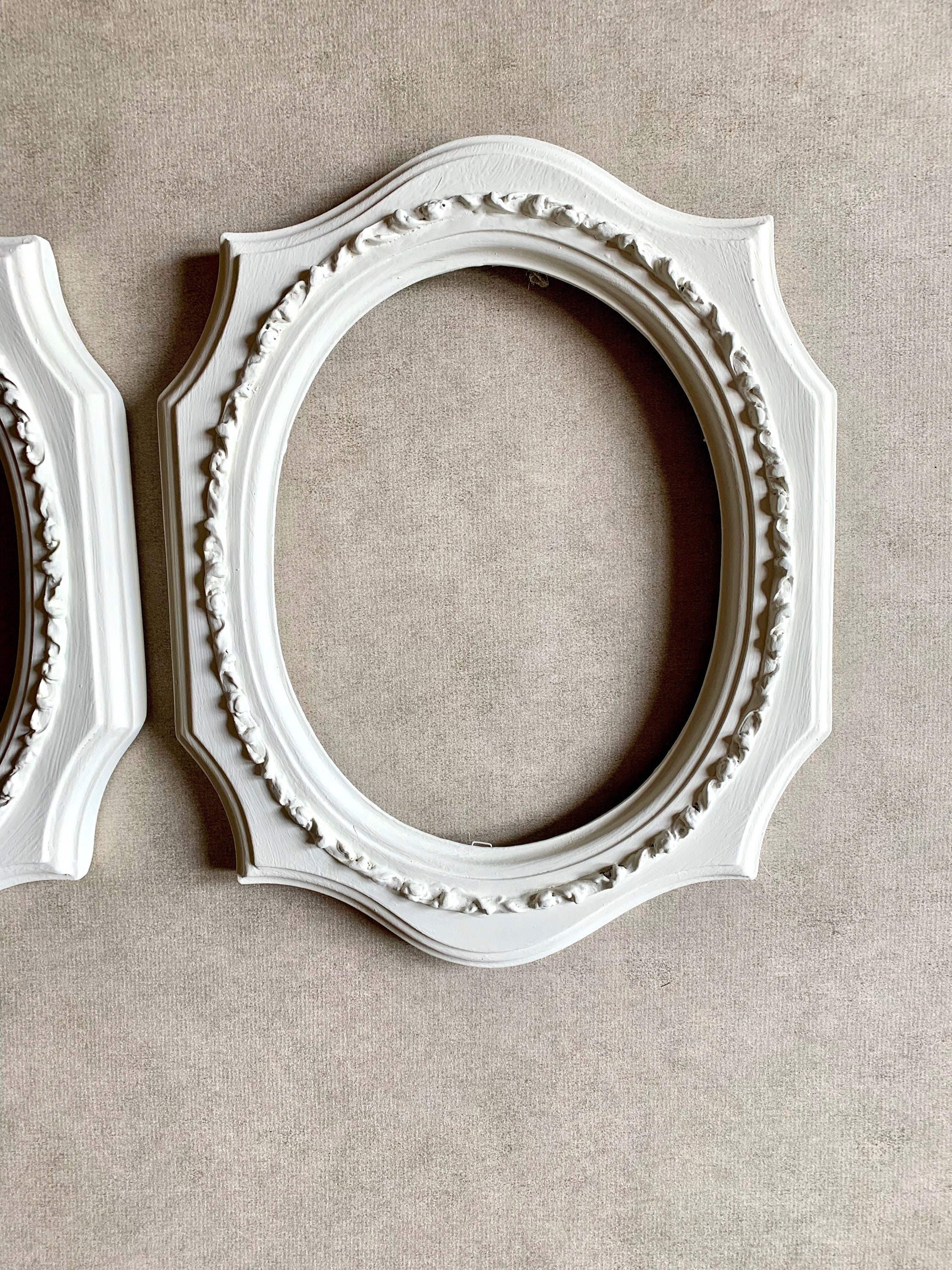 Oval Shabby Photo Frame, White Wooden Cottage Picture Frame with Raised