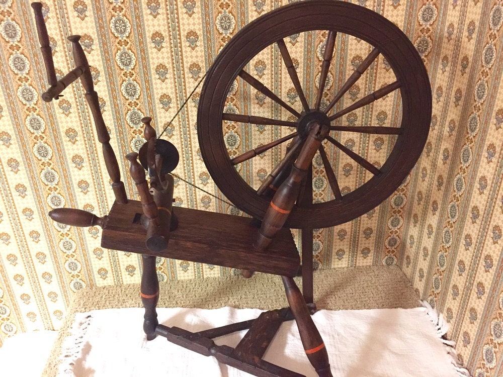 Antique Spinning Wheel, Wooden Pegs, Great Condition, Small Size