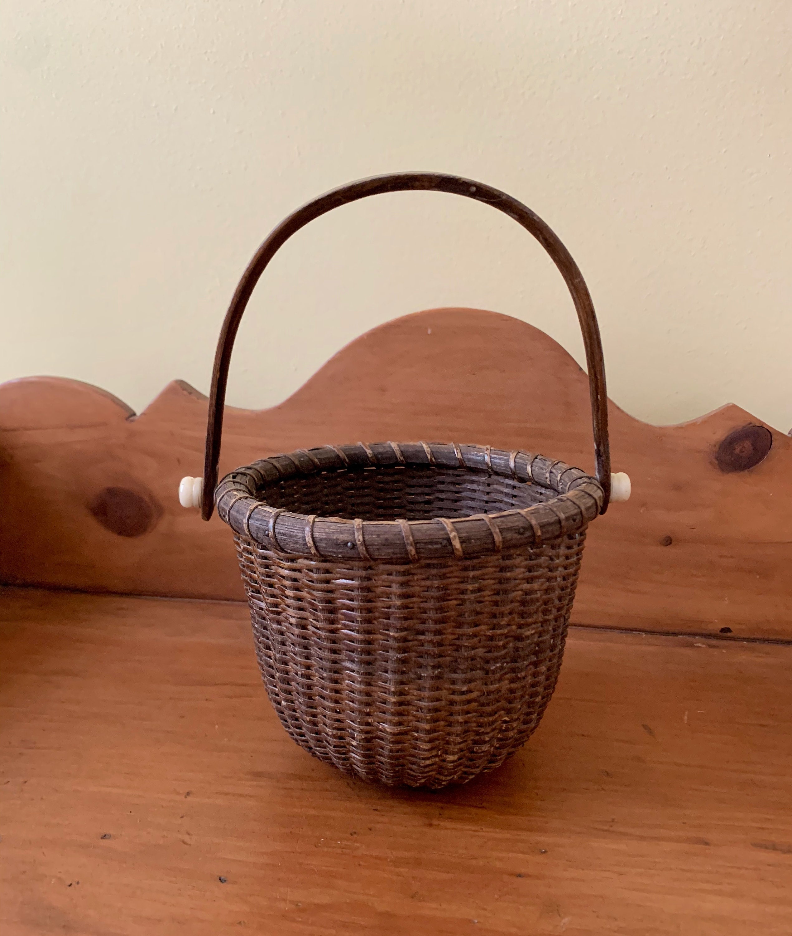 Small Woven Berry Basket, Egg Basket, Hinged Handle, Small Splint Woven