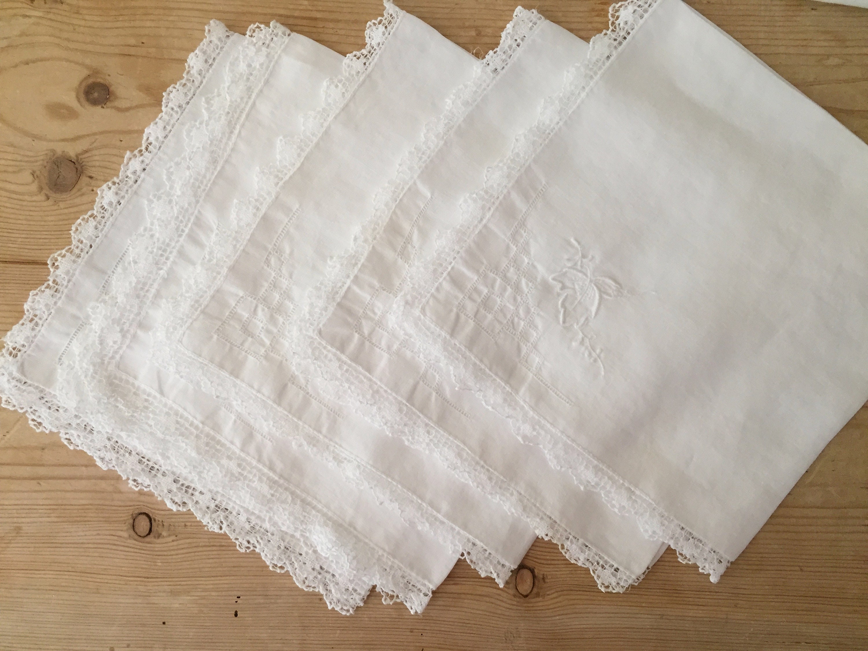 White Linen Napkins, Set of 5 Vintage Dinner Napkins Embroidered