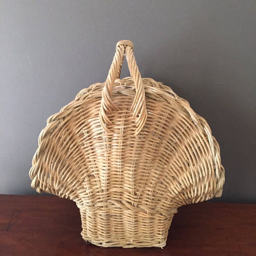 Vintage Wicker Fan Shaped Basket, Flower Basket, Easter Basket, Storage
