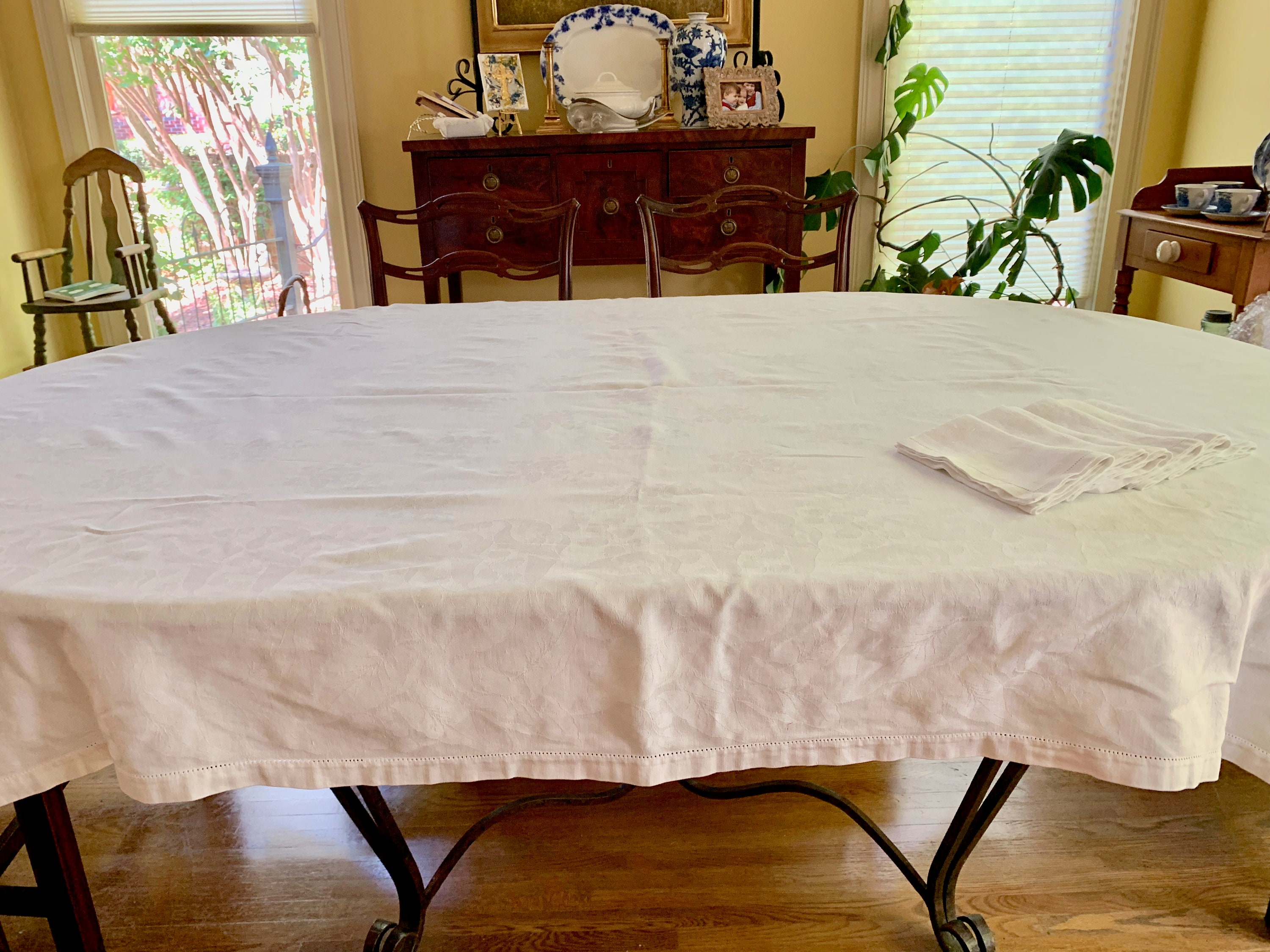 Damask Tablecloth and Napkins Set, Set of 6 Damask Napkins 58 x 80 Inch