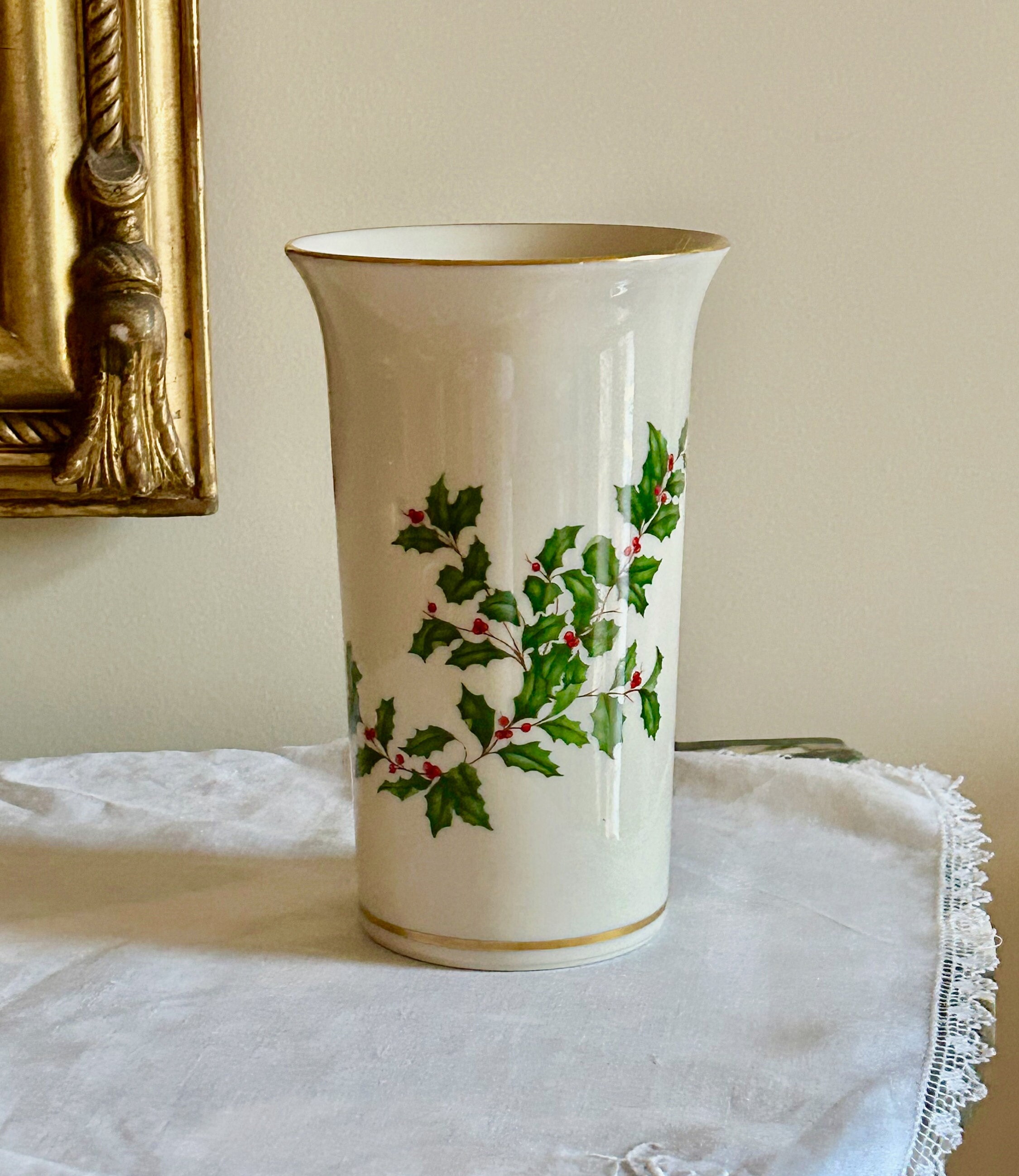 Lenox Holiday Vase, 7.5 Inch Holiday Vase Holly and Berries, Gold Trim