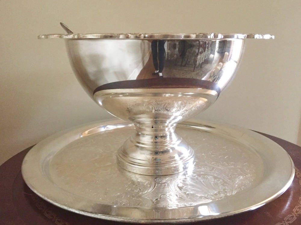 Silver Plate Punch Bowl Set 12 Cups Ladle and Tray, Oneida 15 Pieces 2