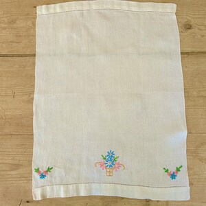 Vintage Tea Towel, Embroidered Hemstitched Tea Towel, Cotton Kitchen Hand Towel, Cottage Farmhouse, Housewarming Gift image 4