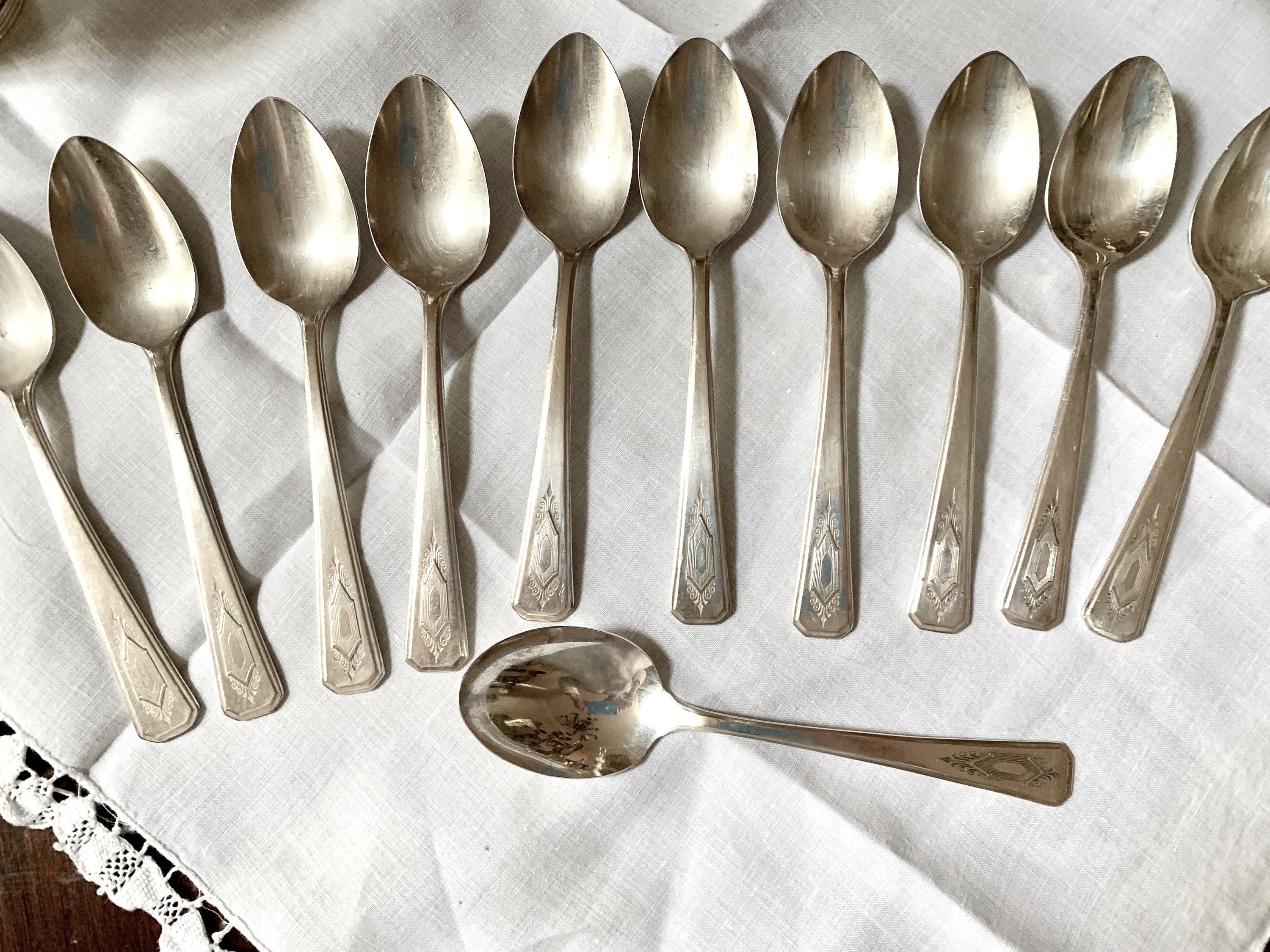 Art Deco Silver Plate Teaspoons and Sugar Shell, Vintage Wm A Rogers