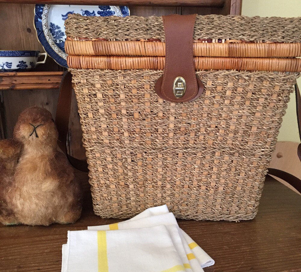 Vintage Picnic Basket with Plates, Utensils and Napkins, Plaid Interior