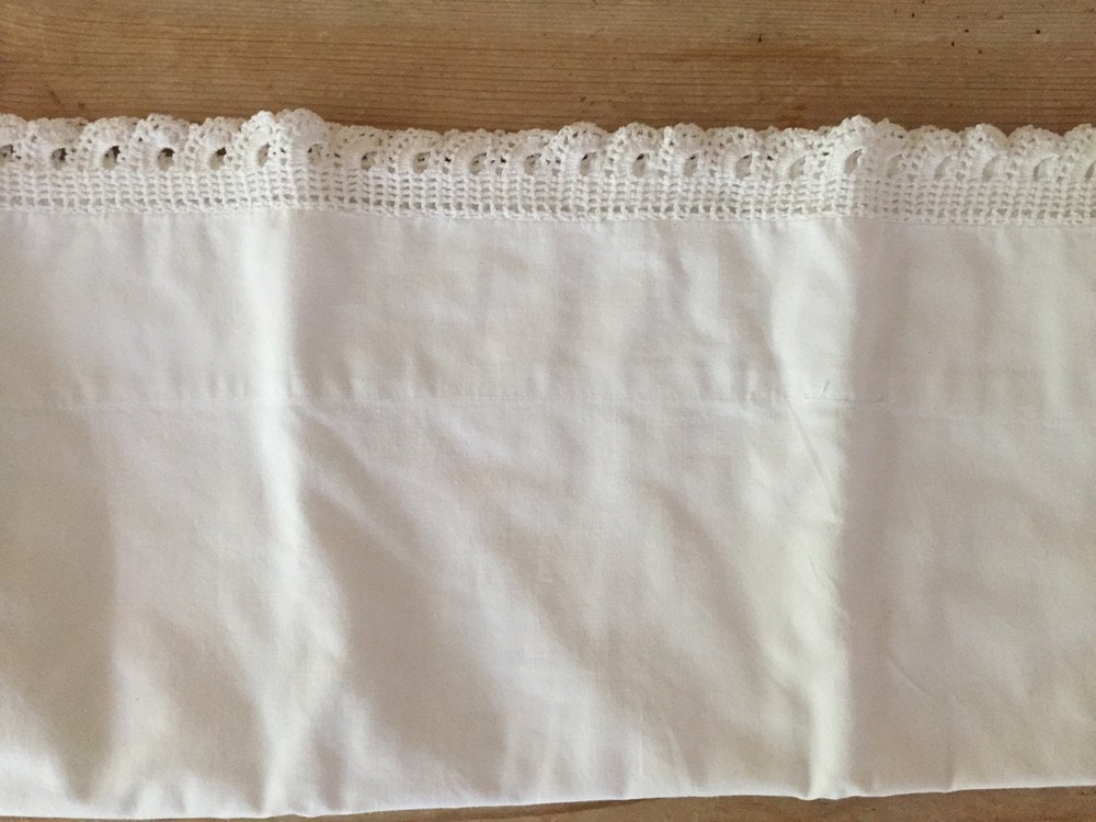 Vintage White Pillowcases Crochet Lace Trim 2 Pillowcases Cottage