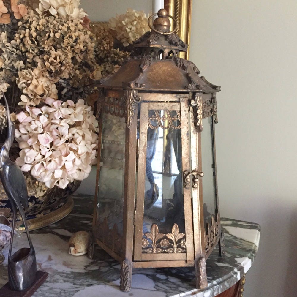 Vintage Glass And Metal Display Case Carriage Candle Stand Glass Terrarium French Style Decorative Glass Display Box Vintage Boxes Cases