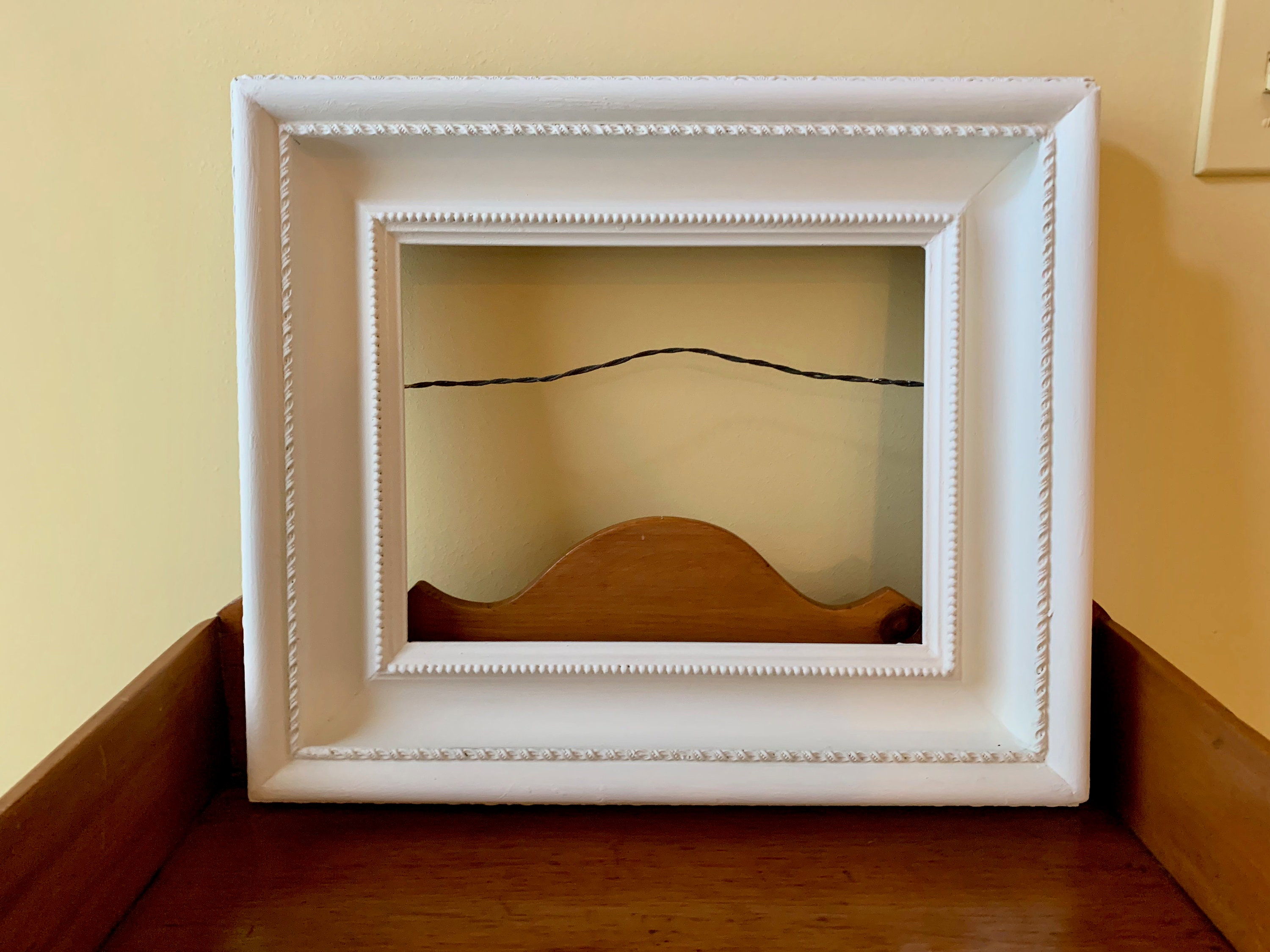 Reserve Lori, Vintage Wood Gesso Frame Painted, Shabby Cottage Vintage Frame, 10.25 x 13.5 Image