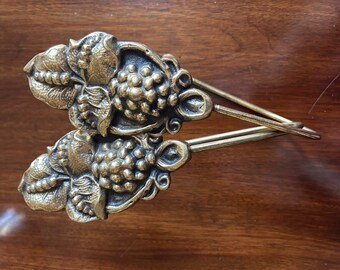 Curtain Tie Backs, Heavy Brass Drapery Hold Backs, Grape Berry Cluster Pattern Antique Brass Finish, Elegant Curtain Holders, Set of 2