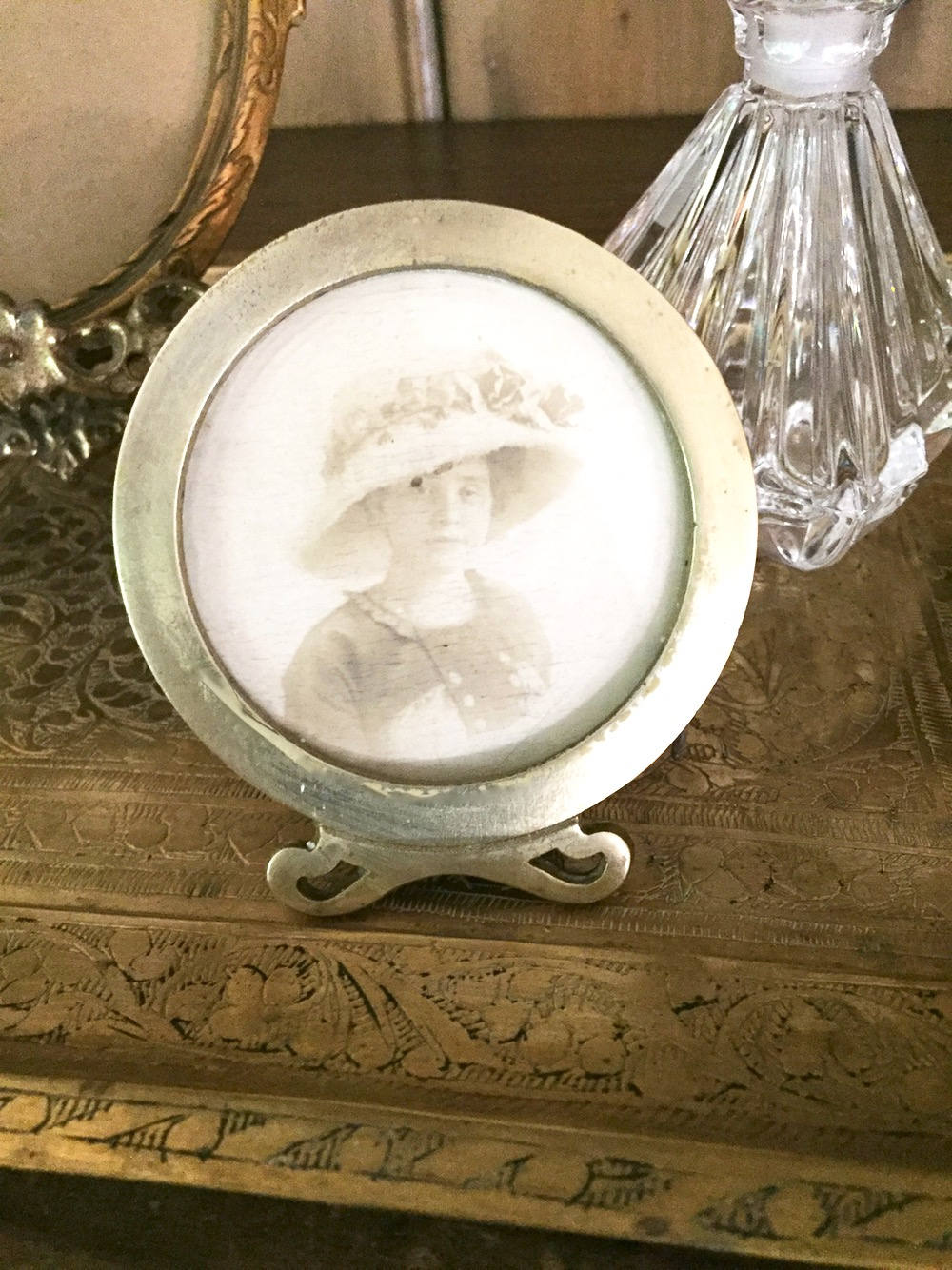 Antique Brass Frame, Small Round Photo Frame, Antique Brass, Victorian