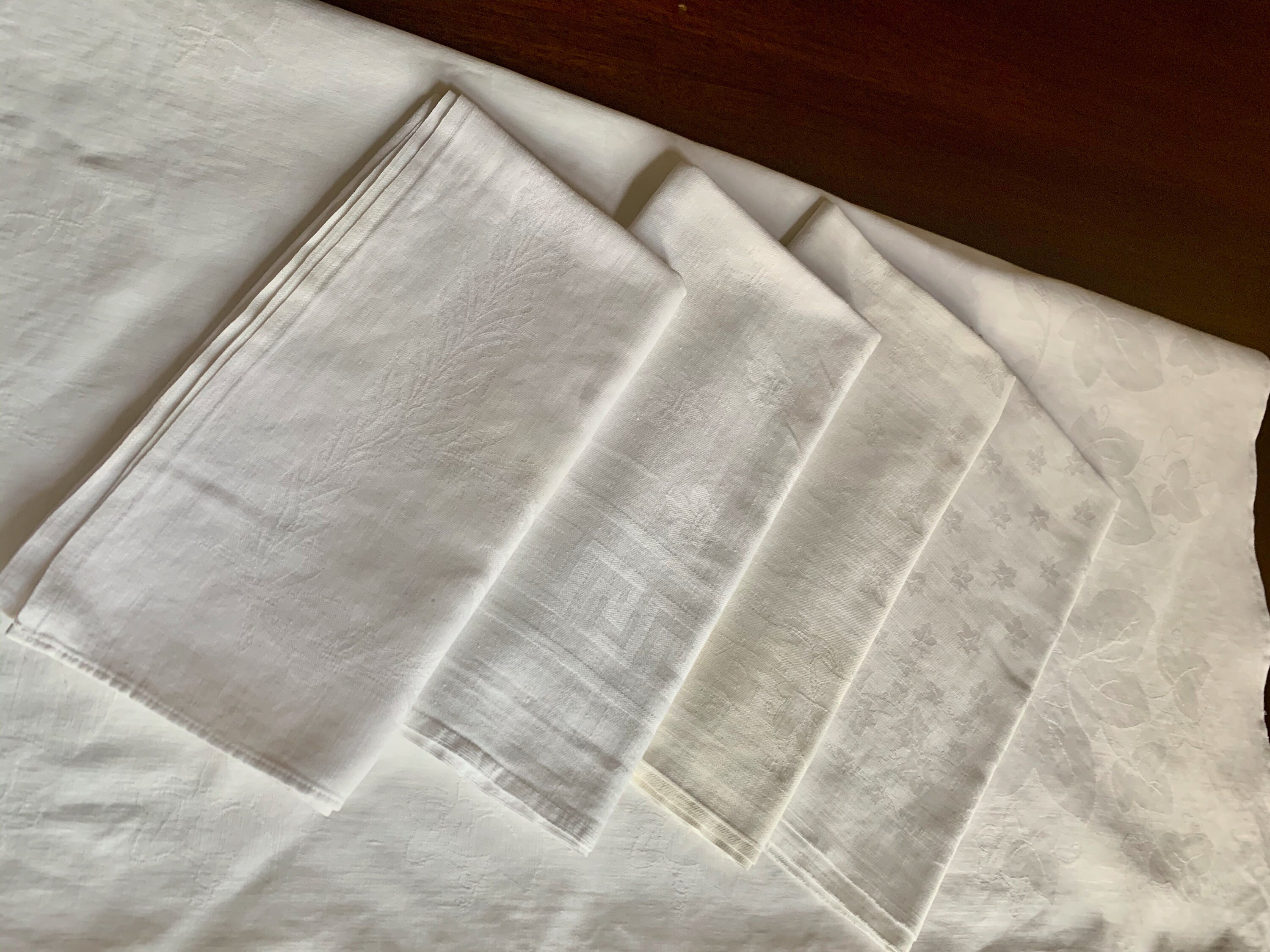 Damask Tablecloth 4 Napkins, Vintage Ivory Damask Tablecloth 60 x 60