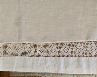 White Table Runner with Crochet Trim, Vintage White Table Scarf Crochet Inset Lace Trim, 18 x40 Inches, French Country Cottage Farmhouse