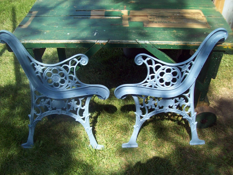 Vintage cast iron park bench ends with lions head | Etsy