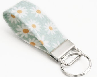 Mini Sage Daisy Key Fob with Optional Tassel - Key Ring - Cute Short Key Chain Lanyard - Finger Keychain - Teenage Girl Gift - Gift under 10