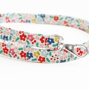 Skinny Fabric Lanyard - Bright Christmas Floral on White - 15.5-19.5 Inch Long - Teacher ID Badge Neck Lanyard - Optional Breakaway - Winter