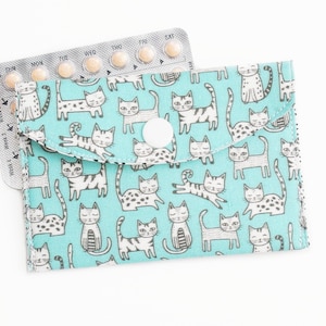 Pochette pour pilule contraceptive - petit portefeuille à pression - 3 x 4 pouces - mini porte-monnaie en tissu - carte de crédit, carte-cadeau, carte de visite - cadeau pour amoureux des chats