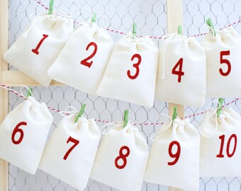 Advent Calendar - Garland Kit With Mini Clothespins and String - 25 Numbered Christmas Countdown - Small Fabric Bags with Sparkling Numbers