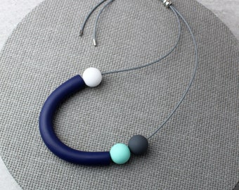 Geometrische curve ketting, verstelbare lengte statement ketting, Navy statement ketting, curve kralenketting, draagbare kunst, dikke ketting