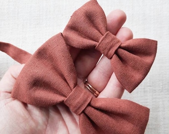 Rust Brown Linen bow tie set - Adult and boys bow tie, matching bow tie + hanky set, fall wedding outfit, rustic wedding, toddler bow tie