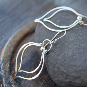 Blühende Lotus Doppel Blütenblätter baumeln Ohrringe aus Sterling Silber oder Kupfer, elegant, Creolen, boho, ethnisch, Metallarbeit Ohrringe