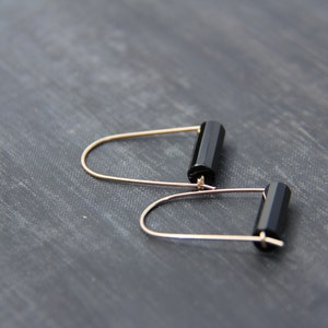 Minimalist U-shape Gold filled or sterling silver and black agate hoop earrings, arc modern earrings,geometric, everyday, gold simple gems