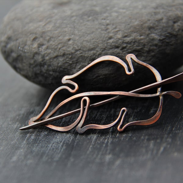 Petite leaf shawl pin, scarf pin, brooch, fibula, nature, woodland, organic, oxidized copper leaf pin, small brooch, antique copper, metal