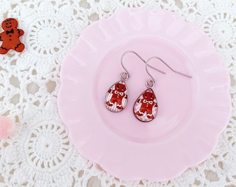 Cute Mismatched Gingerbread Christmas Teardrop Cameo Earrings, Pink Gingerbread Man Cameo Earrings