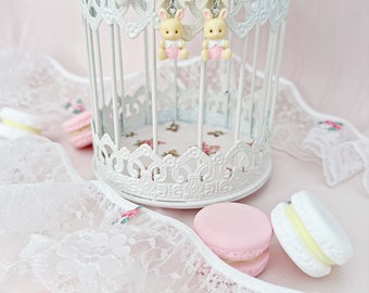 Brincos pendurados de coelho em miniatura Sylvanian Families Calico Critter