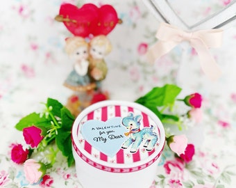 Valentine’s Day Retro Kitsch Deer Round Gift Box