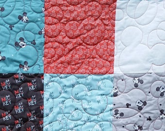 Kocyk dla niemowląt Myszka Miki -- Kocyk Minky do pokoju dziecięcego -- Łóżeczko, wózek, czas na brzuszku, prezent na baby shower
