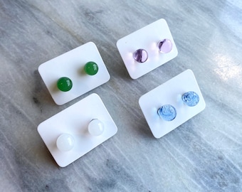 Clous d'oreilles en verre