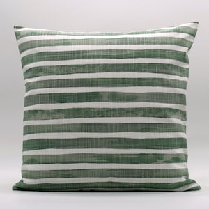 Groene streep sierkussenhoes, kustdecor kussen, groen witte kussensloop, designer kussen, bank, bed, strandhuis, onzichtbare ritssluiting