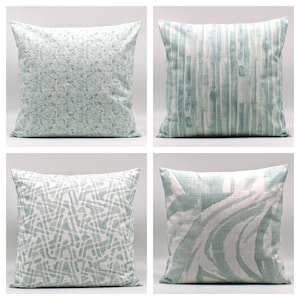Aquagroen sierkussenhoes, groen interieur, spa groen kussensloop, designer kussen, kustdecor, aqua wit kussen, bank, rits